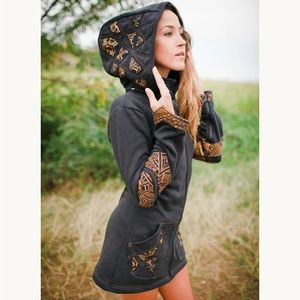 4D Forthdimension Designs Black with Gold hand crafted Sweater - Size Medium